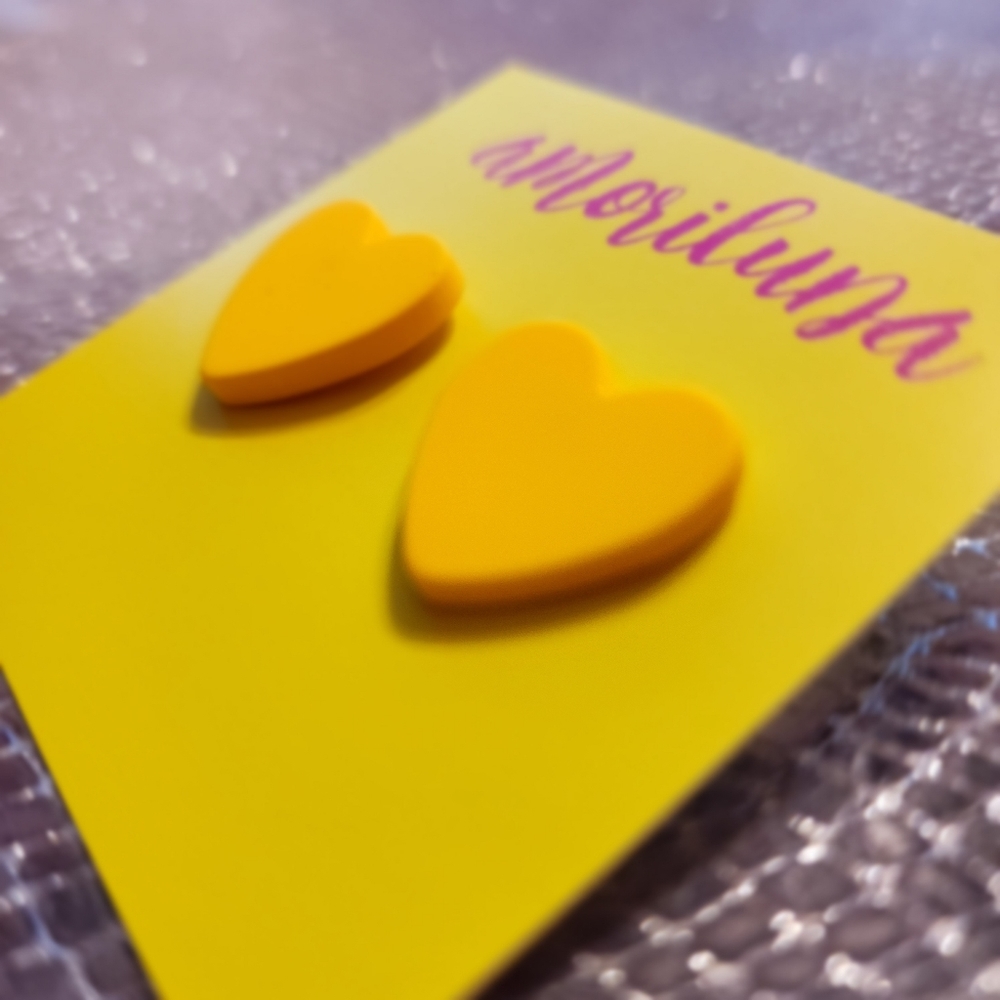 Stud earrings yellow